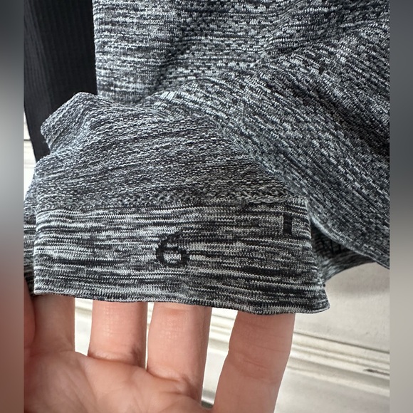 Lululemon Swiftly Tech Long Sleeve Crew
White / Black - Picture 3 of 11